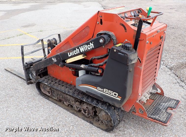 image for item DL7611 2006 Ditch Witch SK650  compact utility loader
