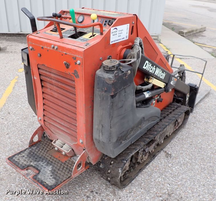 image for item DL7611 2006 Ditch Witch SK650  compact utility loader