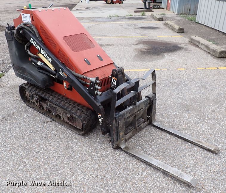 image for item DL7611 2006 Ditch Witch SK650  compact utility loader