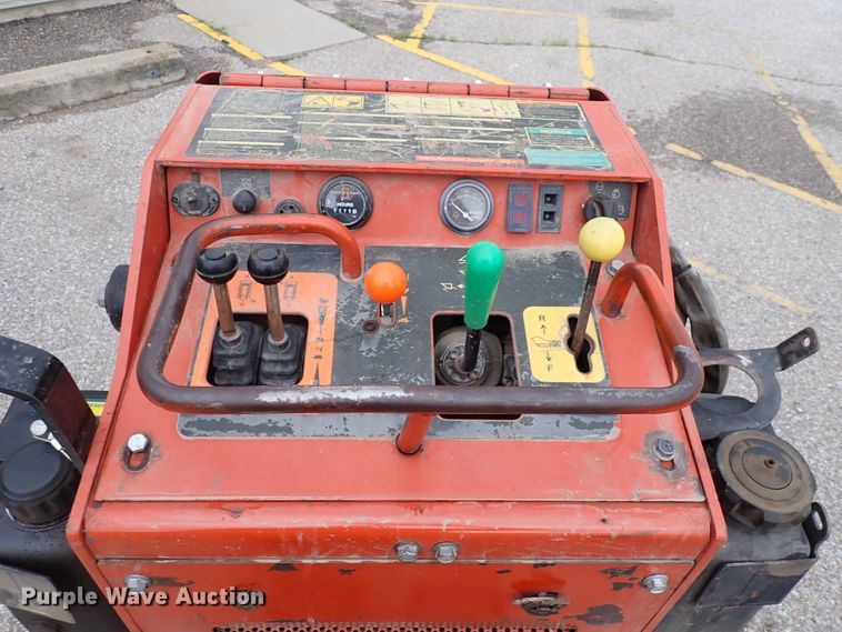 image for item DL7611 2006 Ditch Witch SK650  compact utility loader