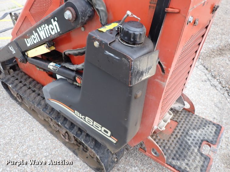 image for item DL7611 2006 Ditch Witch SK650  compact utility loader