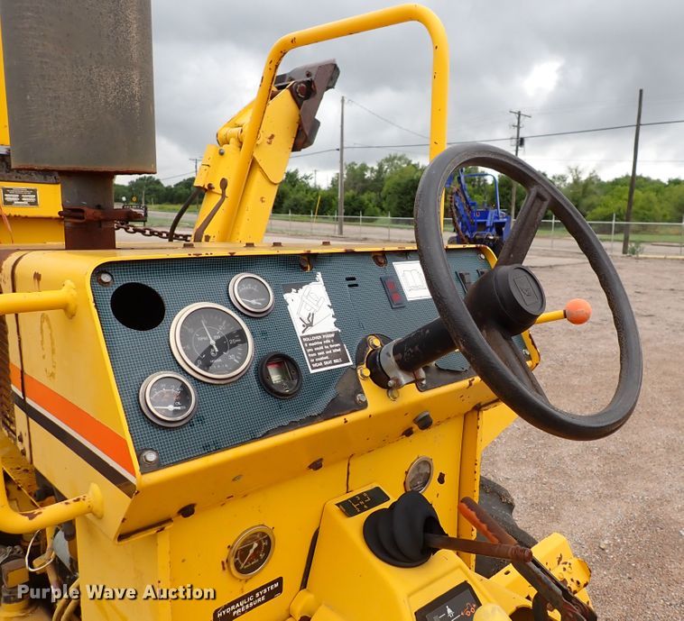 image for item DL7617 Ditch Witch 7610  trencher