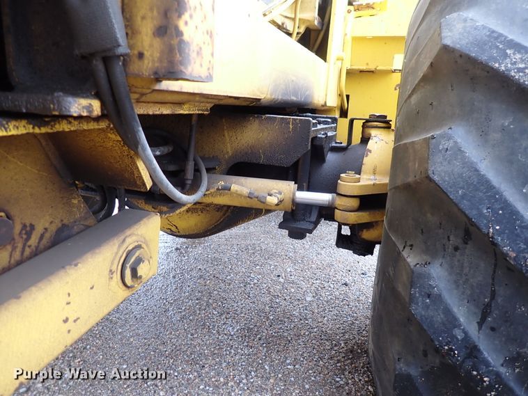 image for item DL7617 Ditch Witch 7610  trencher