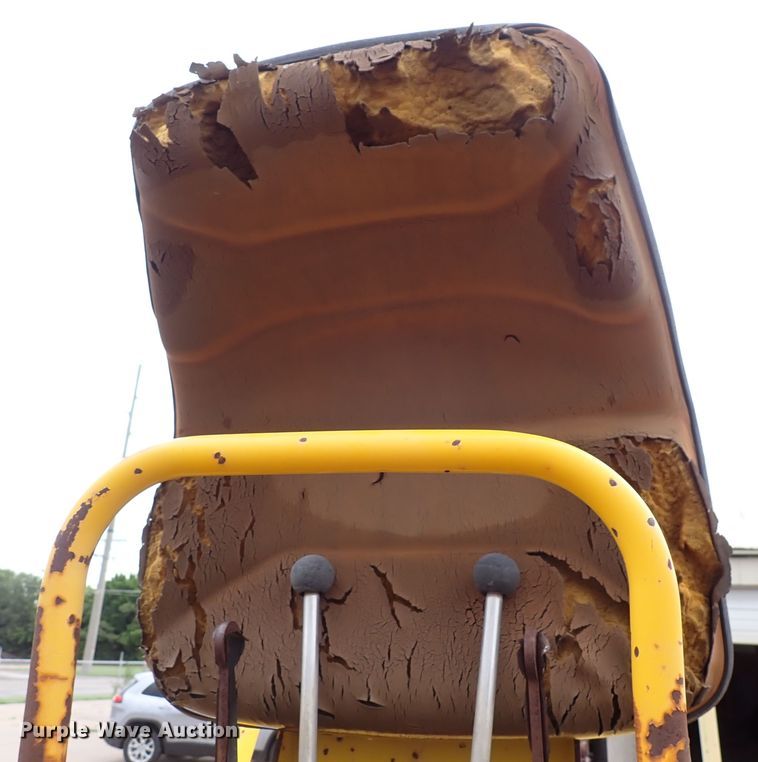 image for item DL7617 Ditch Witch 7610  trencher