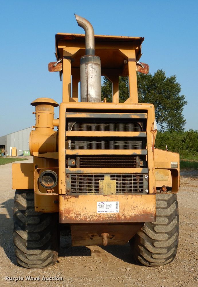 image for item DM0497 International 412B  elevating scraper