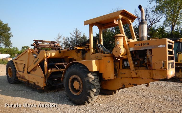 image for item DM0497 International 412B  elevating scraper