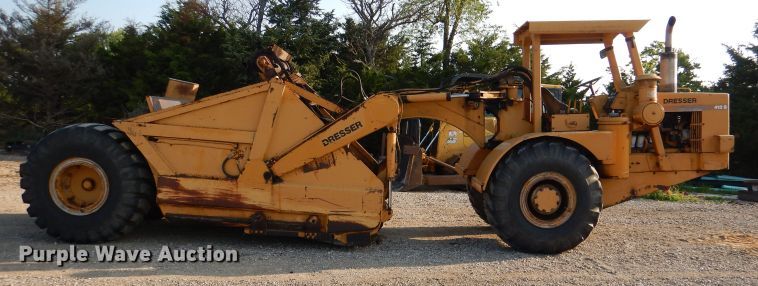 image for item DM0497 International 412B  elevating scraper