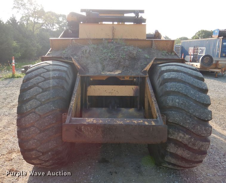 image for item DM0497 International 412B  elevating scraper