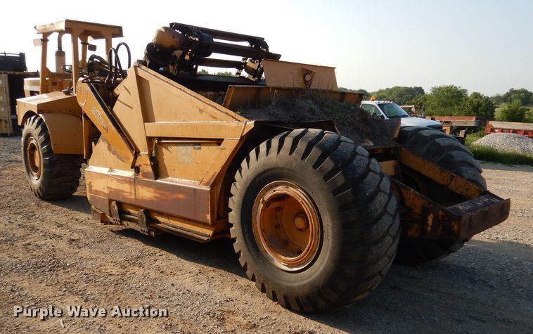 image for item DM0497 International 412B  elevating scraper