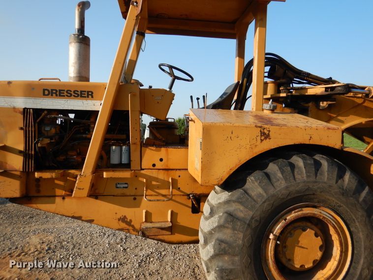 image for item DM0497 International 412B  elevating scraper