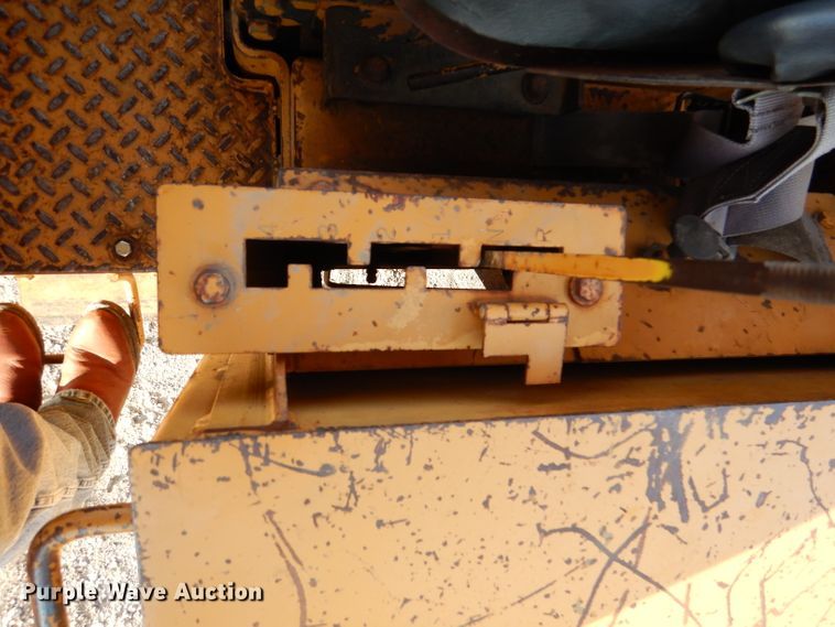 image for item DM0497 International 412B  elevating scraper