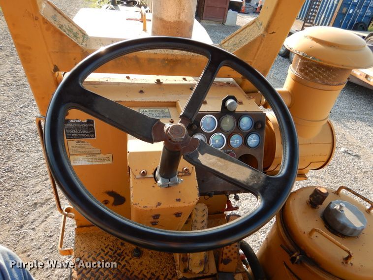 image for item DM0497 International 412B  elevating scraper