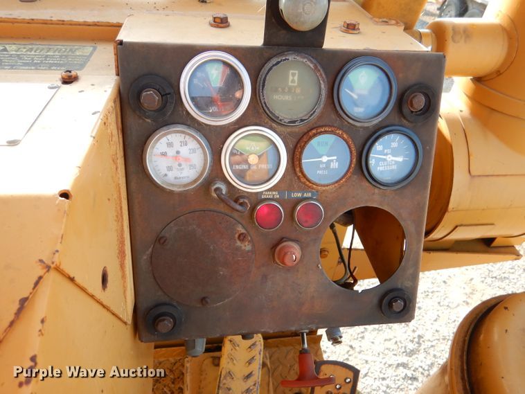 image for item DM0497 International 412B  elevating scraper