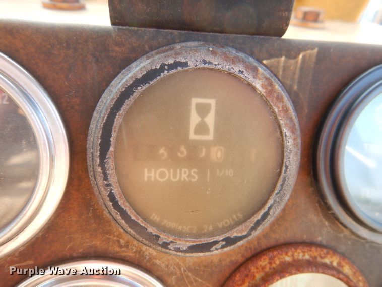 image for item DM0497 International 412B  elevating scraper