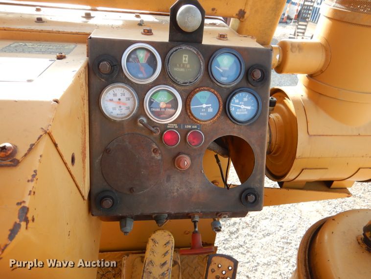 image for item DM0497 International 412B  elevating scraper