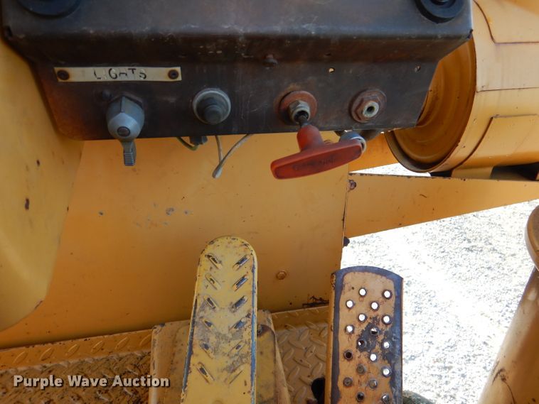 image for item DM0497 International 412B  elevating scraper