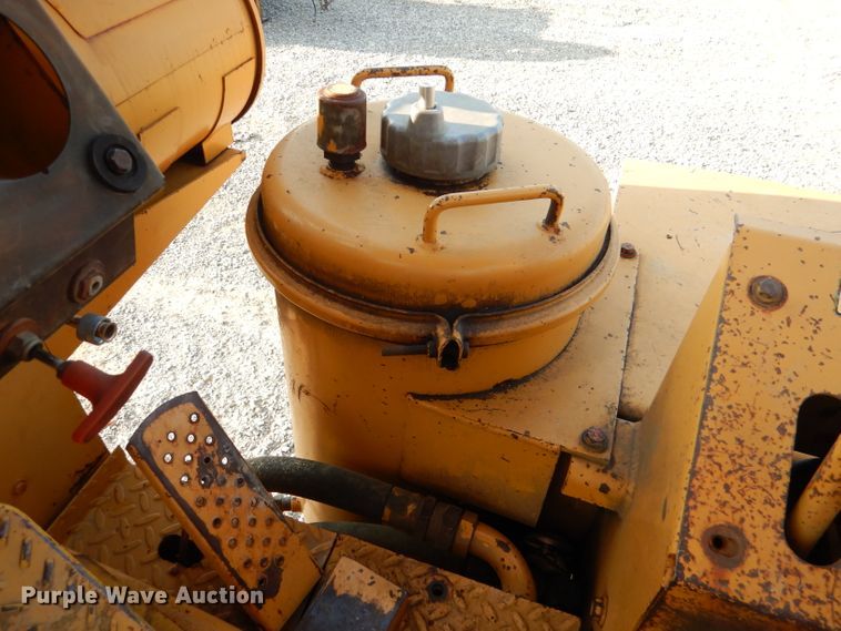 image for item DM0497 International 412B  elevating scraper