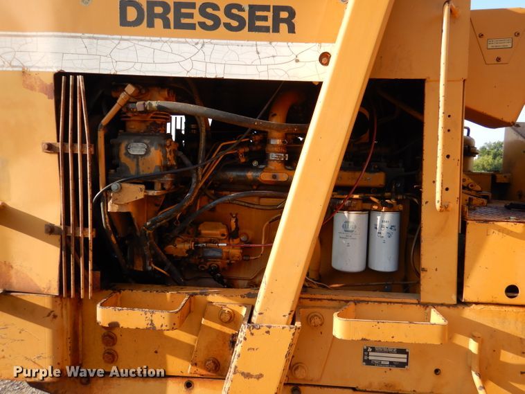 image for item DM0497 International 412B  elevating scraper