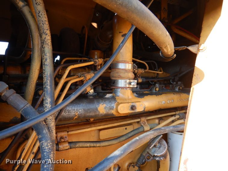 image for item DM0497 International 412B  elevating scraper