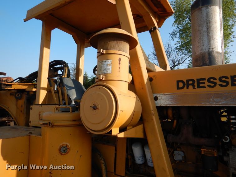 image for item DM0497 International 412B  elevating scraper