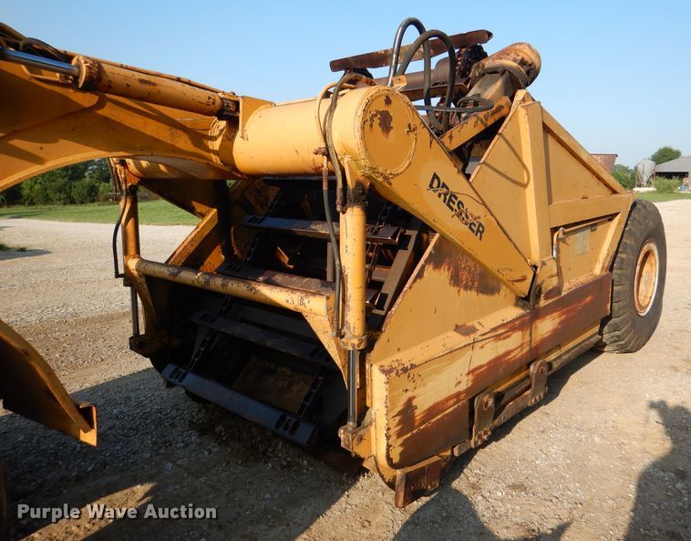 image for item DM0497 International 412B  elevating scraper