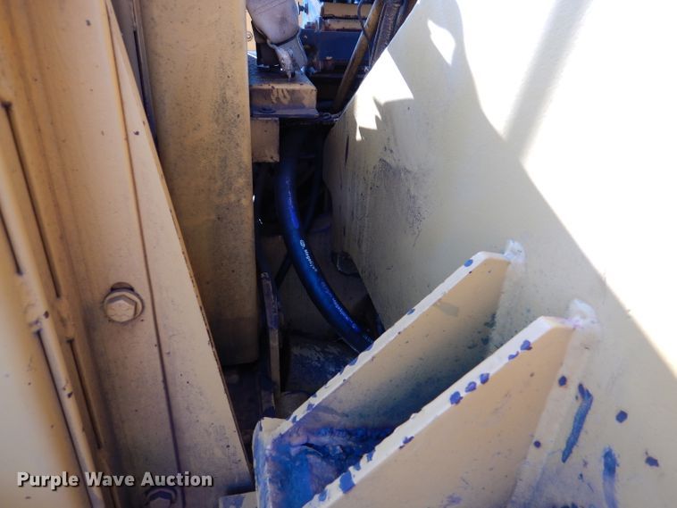 image for item DM0497 International 412B  elevating scraper