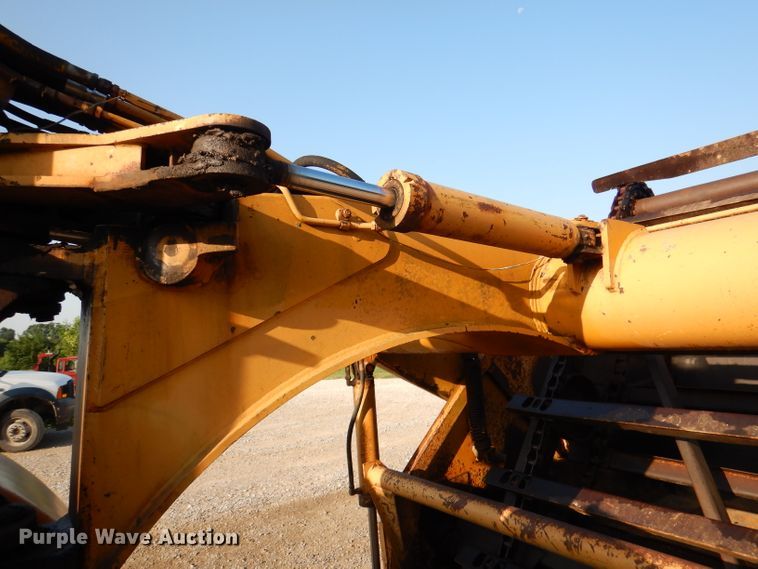 image for item DM0497 International 412B  elevating scraper