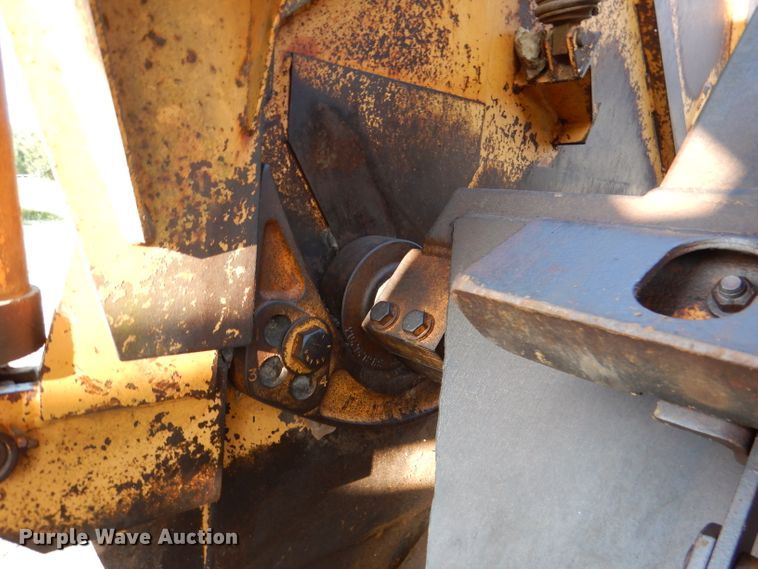 image for item DM0497 International 412B  elevating scraper