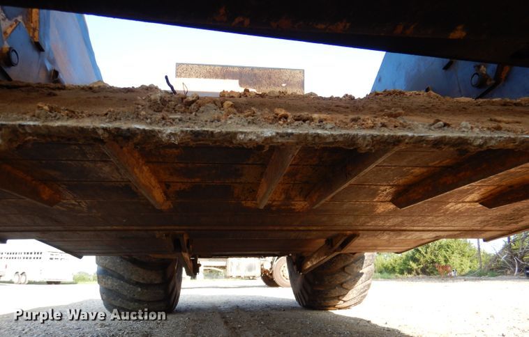 image for item DM0497 International 412B  elevating scraper