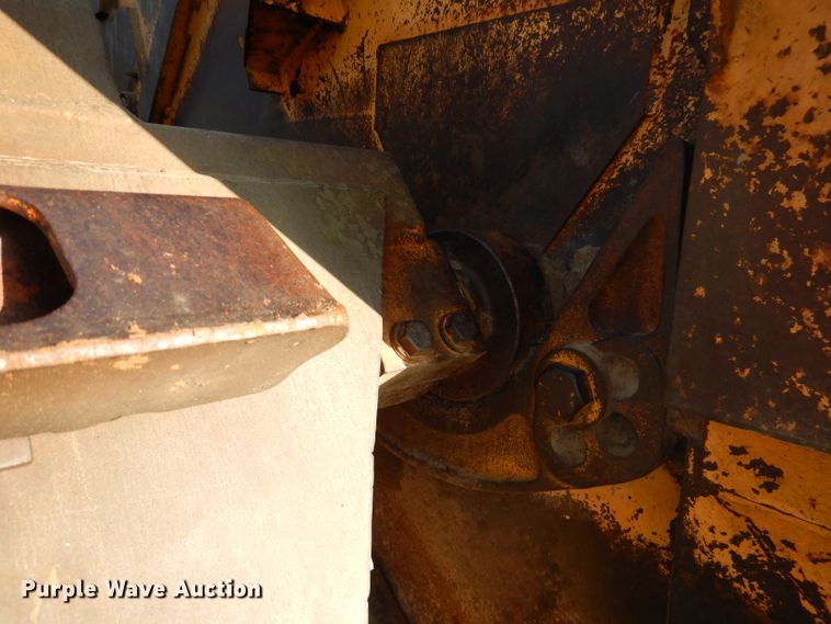 image for item DM0497 International 412B  elevating scraper