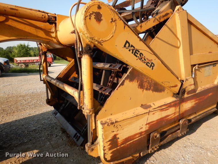 image for item DM0497 International 412B  elevating scraper