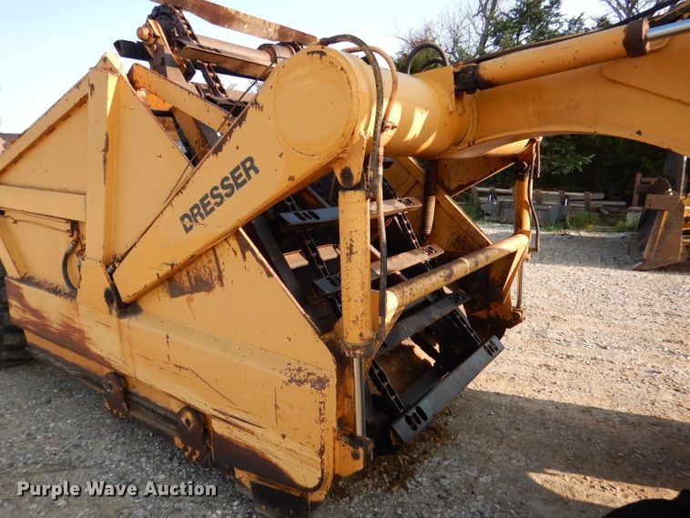 image for item DM0497 International 412B  elevating scraper