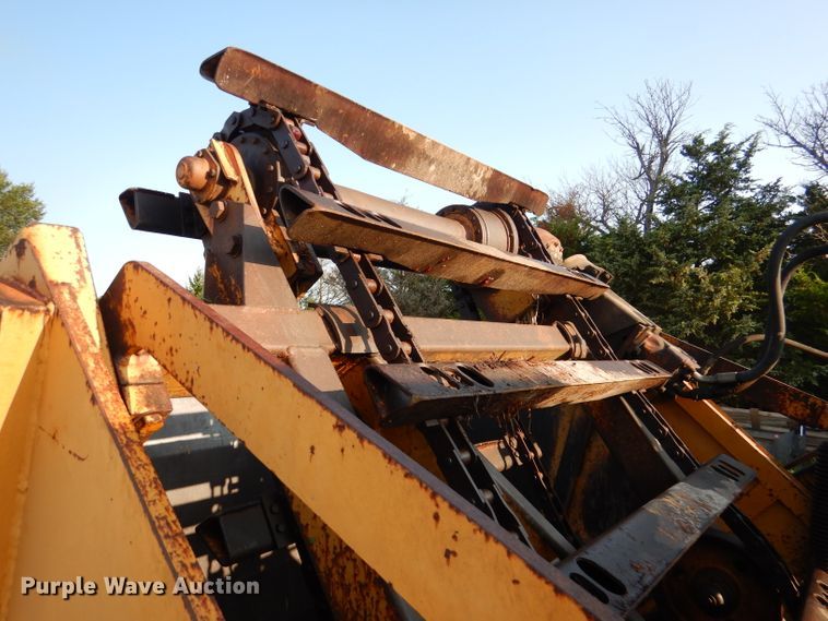 image for item DM0497 International 412B  elevating scraper