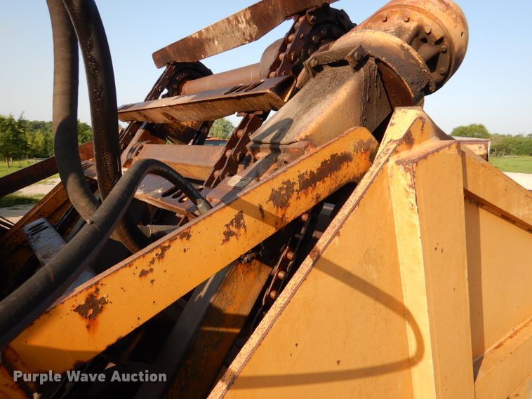 image for item DM0497 International 412B  elevating scraper