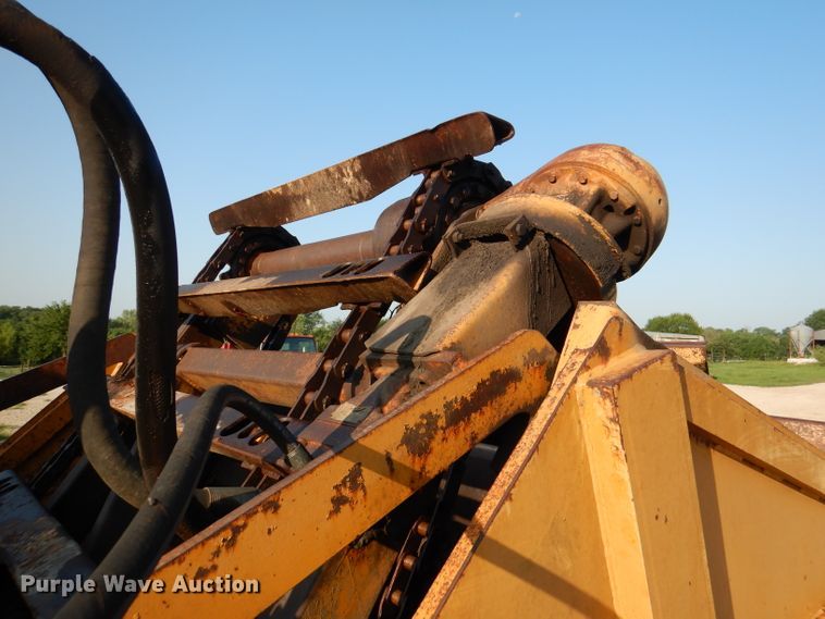 image for item DM0497 International 412B  elevating scraper