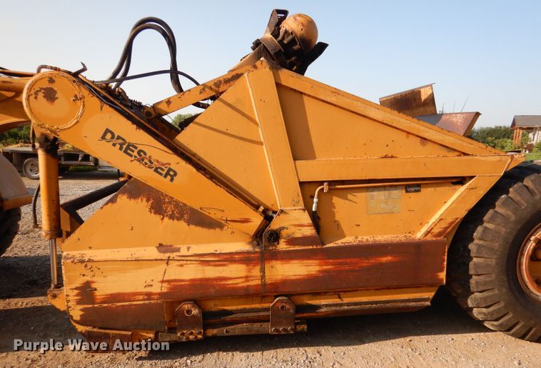 image for item DM0497 International 412B  elevating scraper