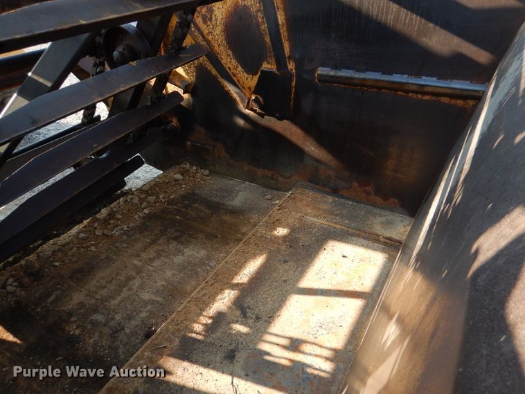 image for item DM0497 International 412B  elevating scraper