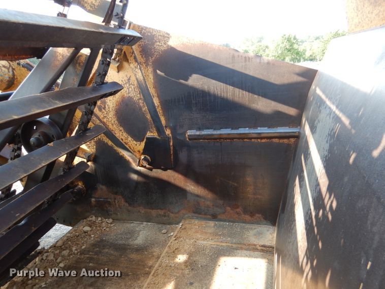 image for item DM0497 International 412B  elevating scraper