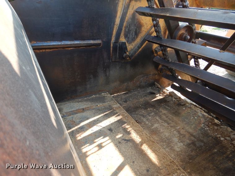 image for item DM0497 International 412B  elevating scraper