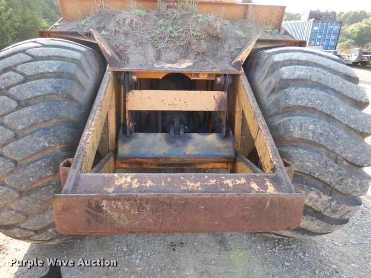 image for item DM0497 International 412B  elevating scraper