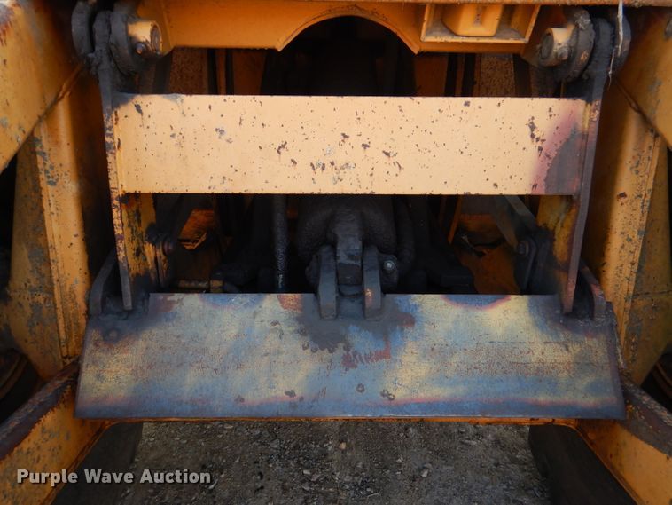 image for item DM0497 International 412B  elevating scraper