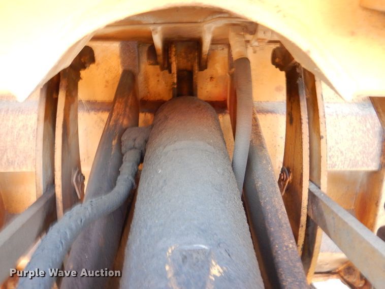 image for item DM0497 International 412B  elevating scraper