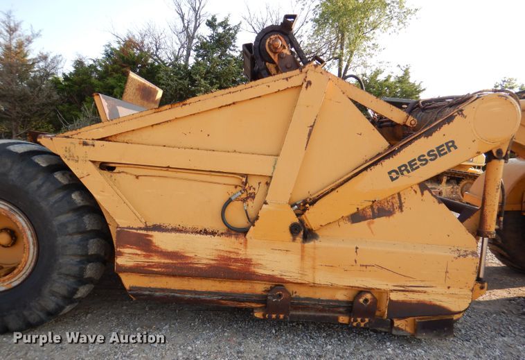 image for item DM0497 International 412B  elevating scraper