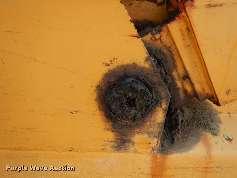 image for item DM0497 International 412B  elevating scraper