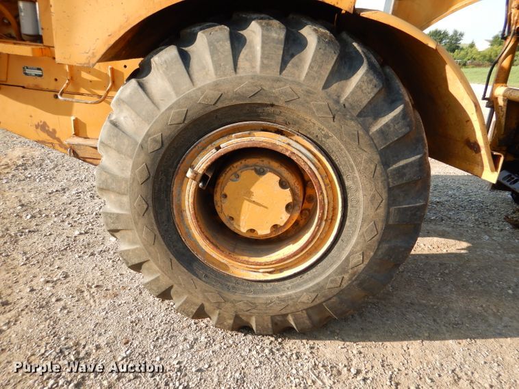 image for item DM0497 International 412B  elevating scraper