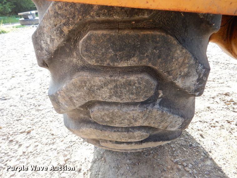 image for item DM0497 International 412B  elevating scraper