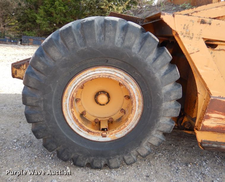 image for item DM0497 International 412B  elevating scraper