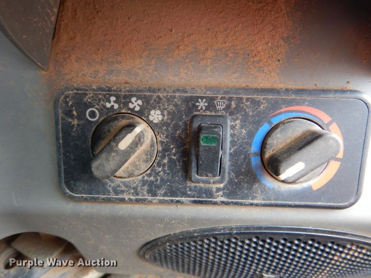 image for item DM3839 2016 Bobcat S570  skid steer loader