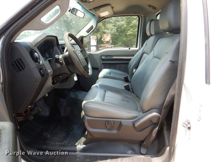 image for item DM3889 2011 Ford F550 Super Duty  utility / service truck