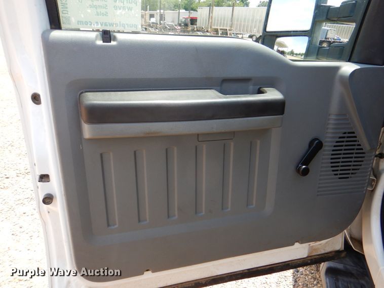 image for item DM3889 2011 Ford F550 Super Duty  utility / service truck